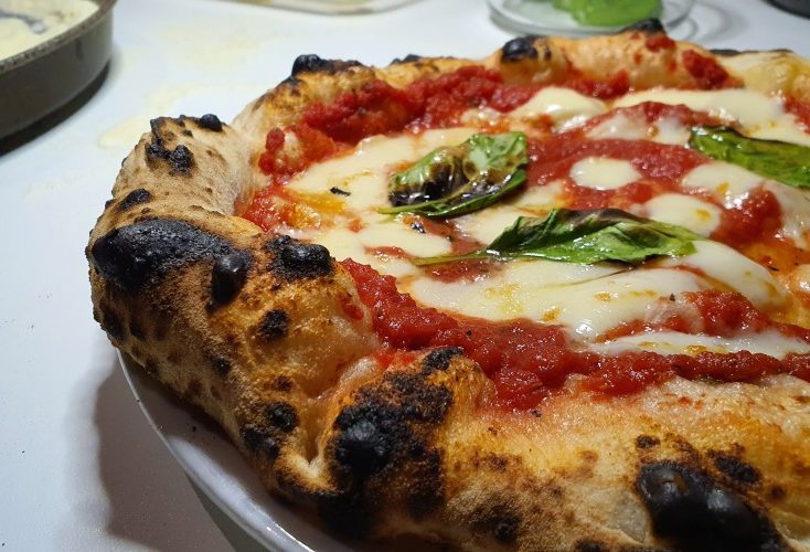 Ricetta pizza con metodo poolish al 30% ed idratazione al 70% maturazione e lievitazione 24 ore